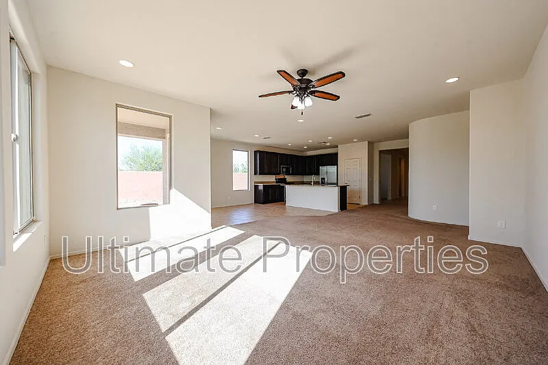4 bed, 2.0 bath, 2041 sqft, $2,095 — Photo 4