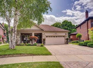17 Hathor Cres, Toronto, ON M9L1C1