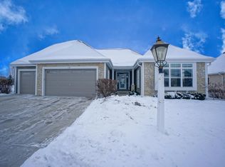 1189 Winterberry Rd, Oconomowoc, WI 53066