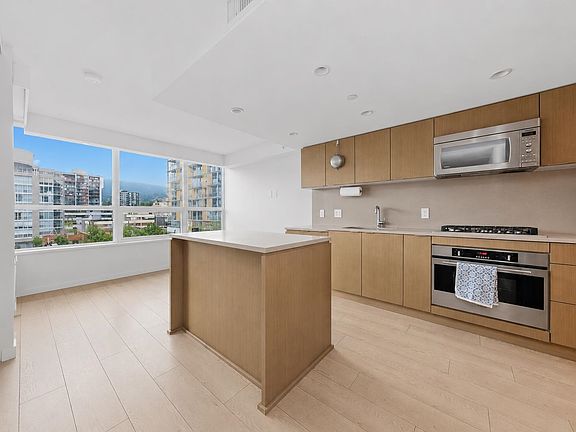4th image of 112 E 13th St #408