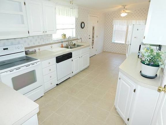 3rd image of 1754 Red Pine Ave