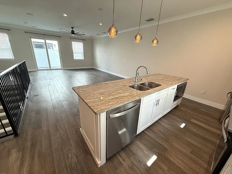 4910 W McElroy Ave #3 — Photo 5