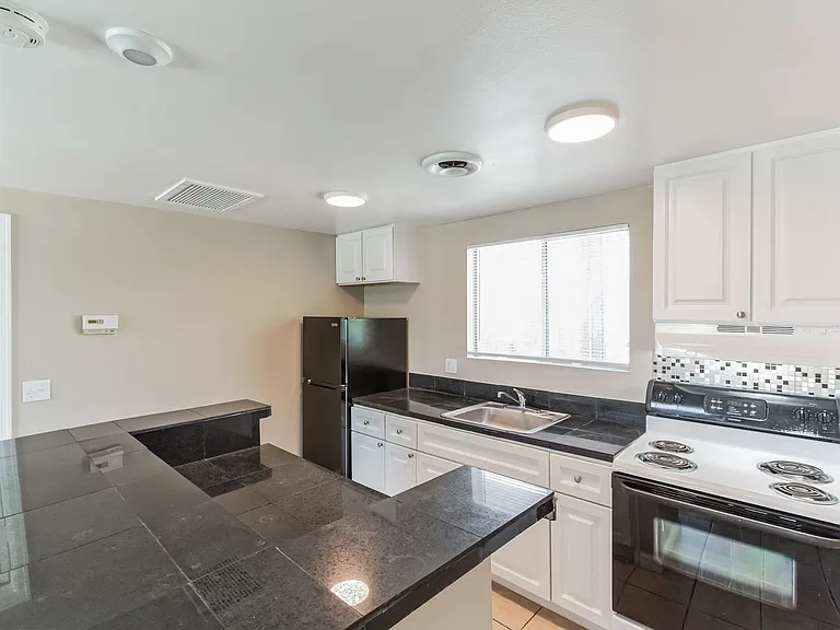 73355 Guadalupe Avenue — Photo 73