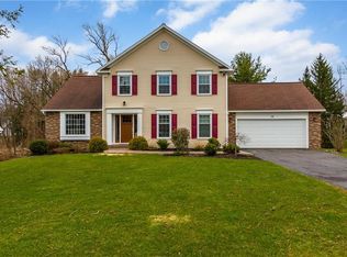 10 Cannock Dr, Fairport, NY 14450