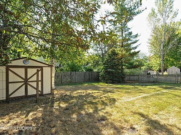 5th image of 1910 Stanford Dr