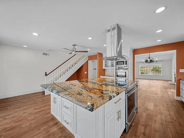 561 Walter Ave — Photo 29