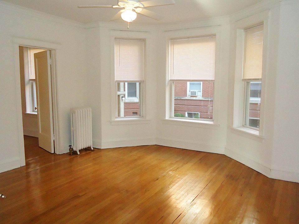 1st image of 714 W Waveland Ave