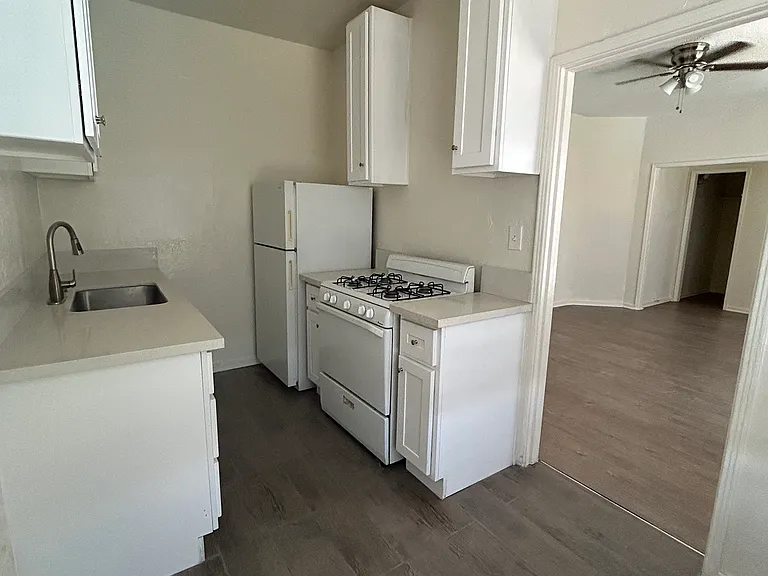 4367 Oakwood Ave #206 — Photo 3