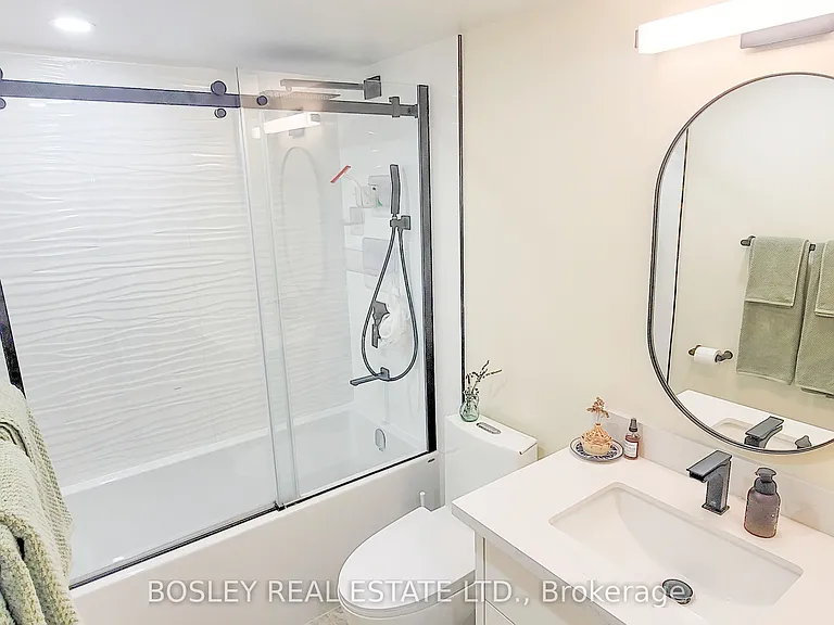 326 Major Mackenzie Dr E #822 — Photo 13