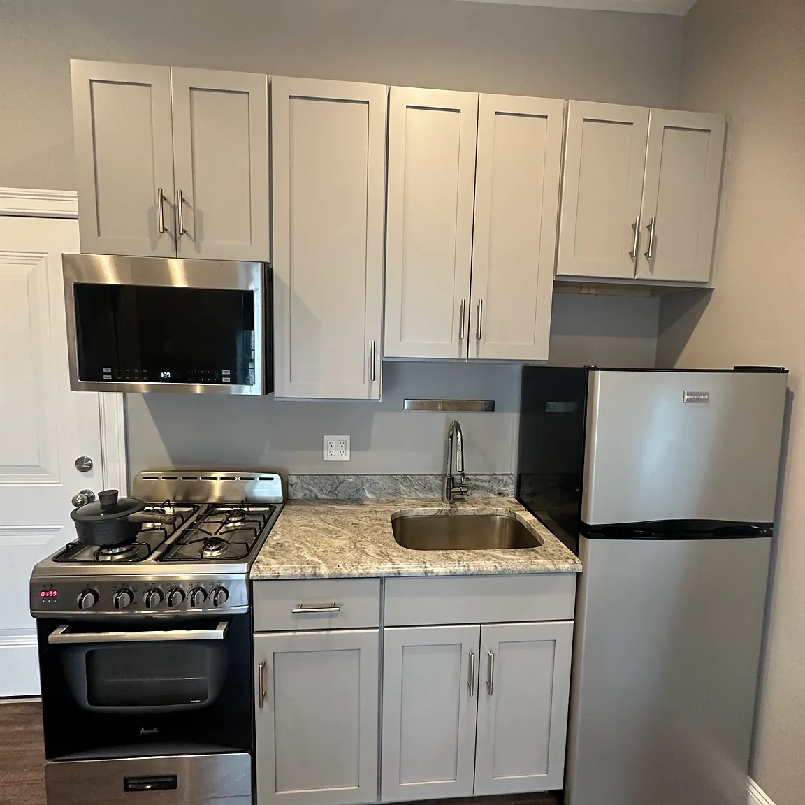 1 bed, 250 sqft, $1,600 — Photo 4