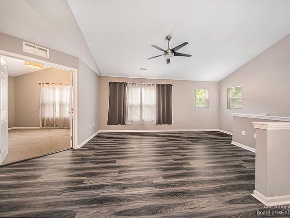 4th image of 421 Fieldstone Ct