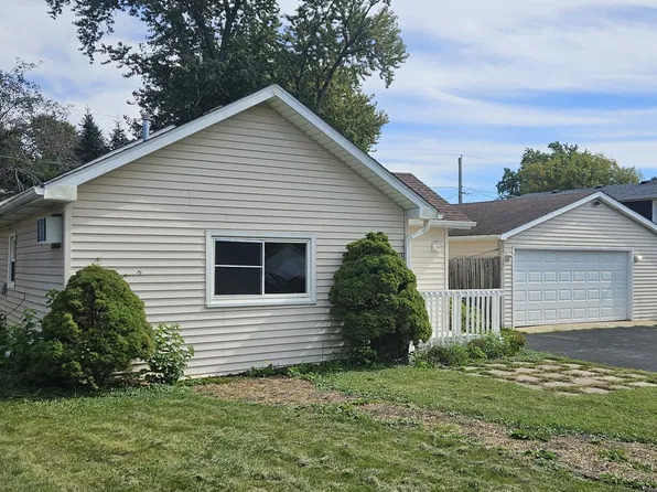 1613 Juneway Ter, Round Lake Beach, IL 60073