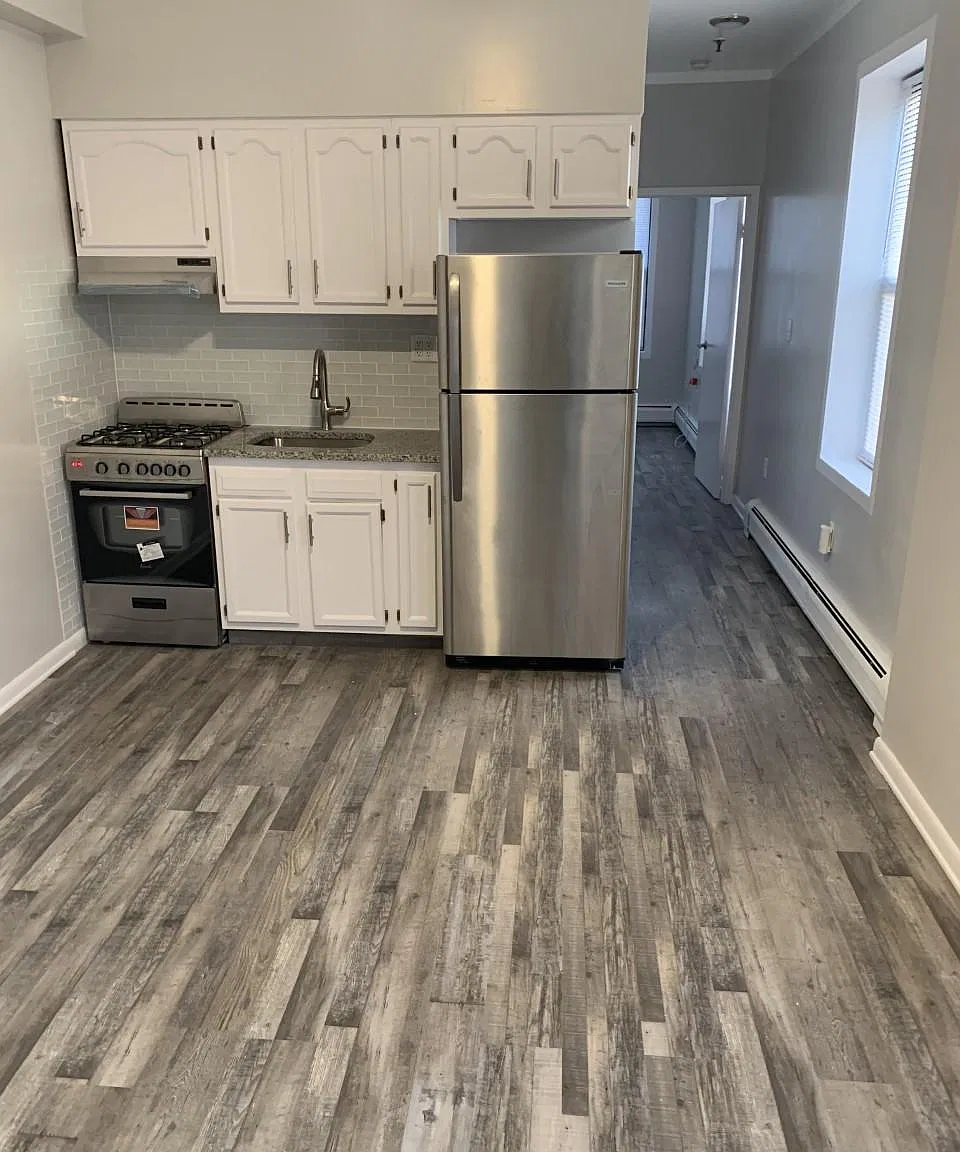 7104 Hudson Ave — Photo 2