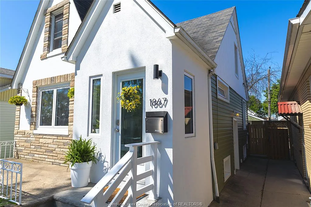 4 bed, 2.5 bath, $2,250 — Photo 2