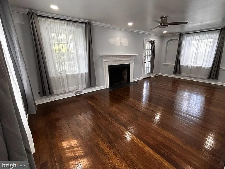 56 N New Ardmore Ave — Photo 4