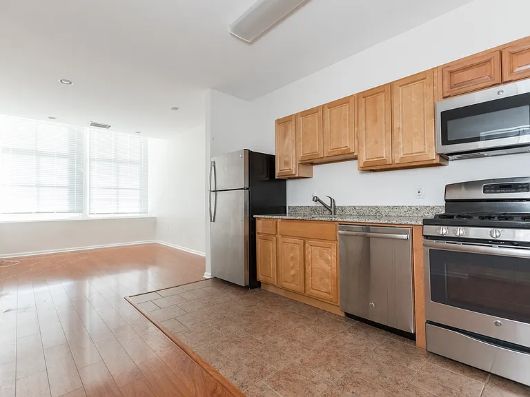 Chandler Apartments — Photo 13