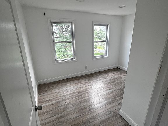 3rd image of 21 Dexter St