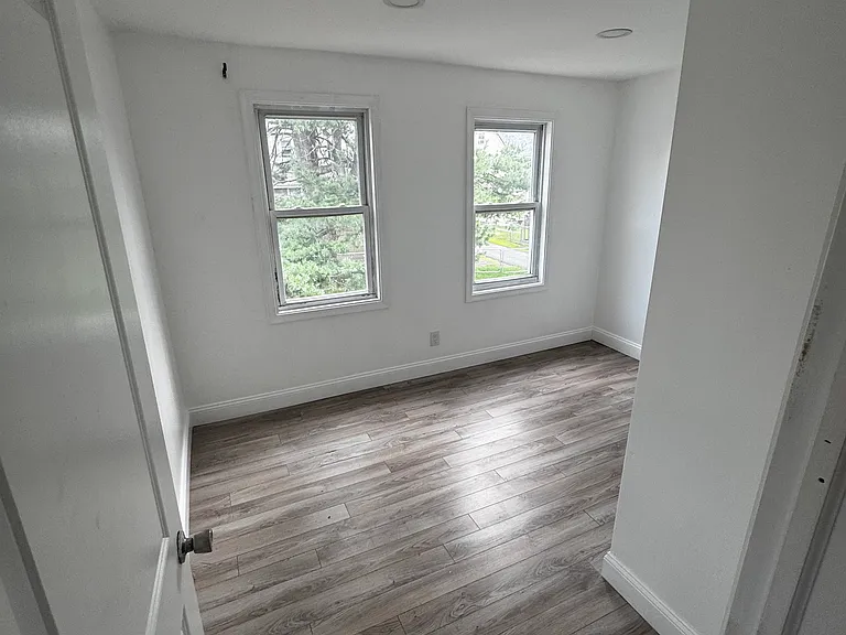 21 Dexter St — Photo 3
