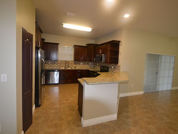 4th image of 540 NE 15th Ct