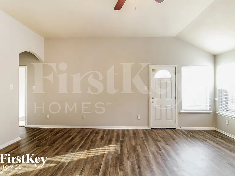 21554 Kings Bend Dr — Photo 6