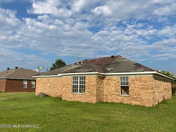 4th image of 1104 Cloverleaf Cir