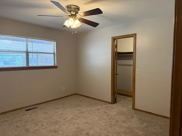 3613 N Drexel Blvd — Photo 21