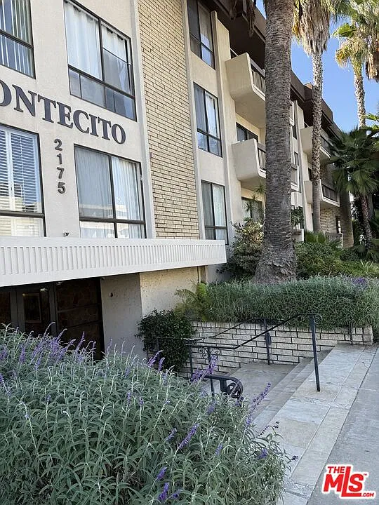 2175 S Beverly Glen Blvd #302
