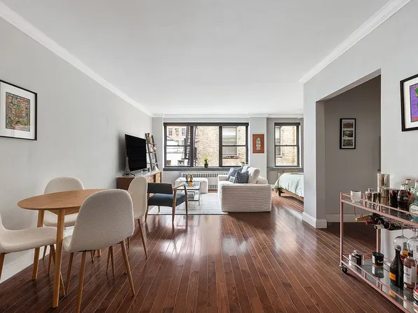 49 W 12th St APT 8A, New York, NY 10011