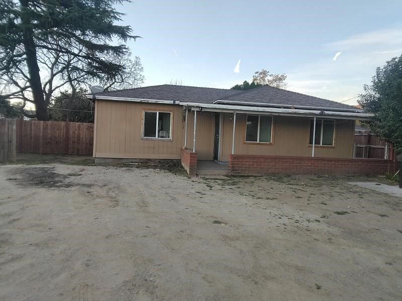 1st image of 15561 El Cajon St