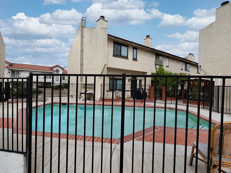 525 N Alhambra Ave #C — Photo 30