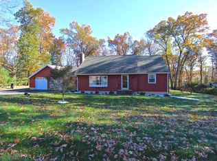 8 Maplewood Dr, Ellington, CT 06029