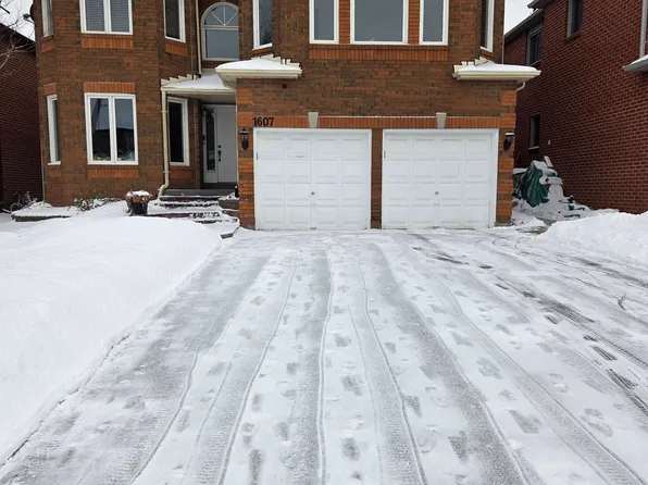 1607 Sandhurst Cres #Basement, Pickering, ON L1V 6W2