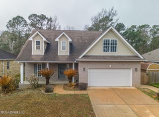 2209 Rue Beaux Chenes, Ocean Springs, MS 39564