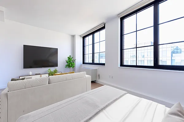 Rented by Manhattan Realty Group | media 2