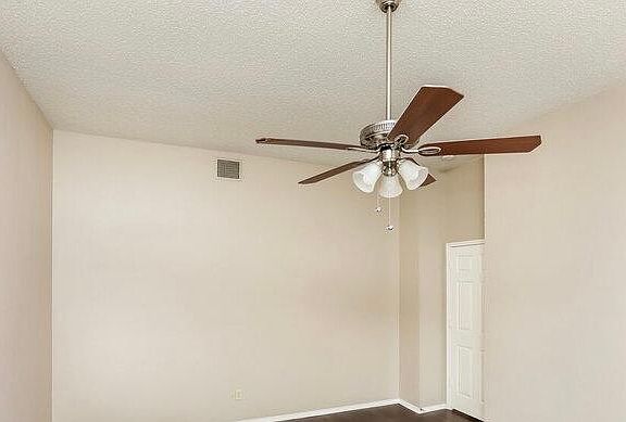 3rd image of 124 Astoria Dr