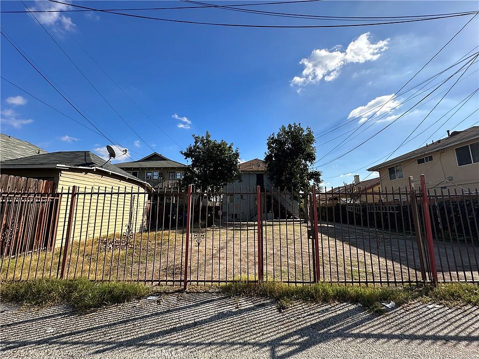 2nd image of 3213 Huron St