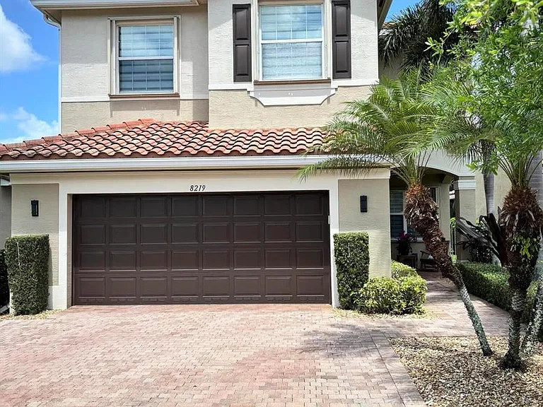 8219 Calabria Lakes Dr — Photo 1