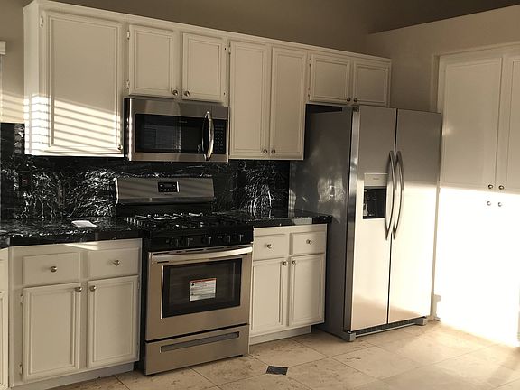 3rd image of 5521 Cypress Creek St