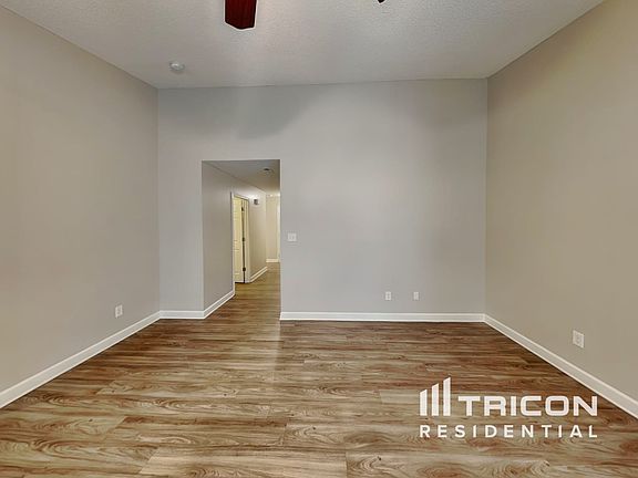 2nd image of 943 Ashland Ave