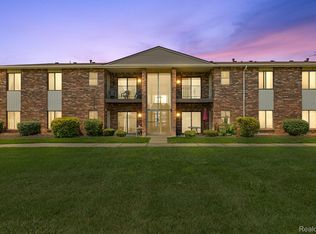 43370 Fountain Dr, Sterling Heights, MI 48313