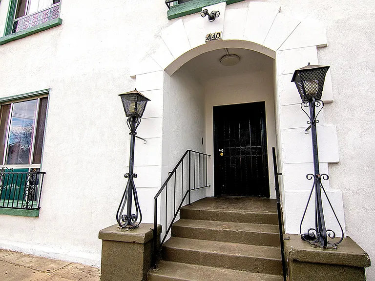 27th Street Studios and One Bedrooms — Photo 7