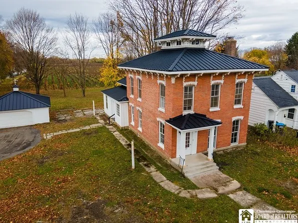 284 E Main St, Fredonia, NY 14063