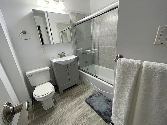5th image of 534 W 50th St APT 2D