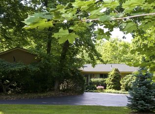 16 Riverside Ln, Saline, MI 48176