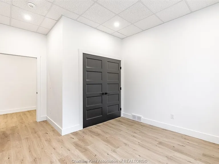 138 King St W #207 — Photo 18