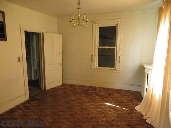 3rd image of 121 McNaul St