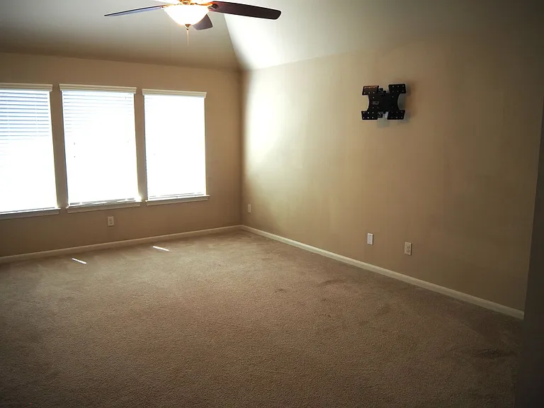 28607 Green Hedge Dr — Photo 32