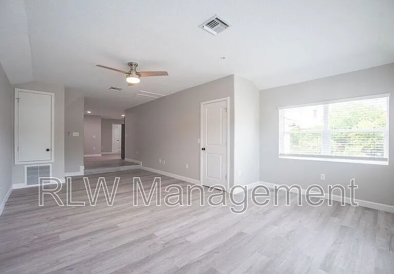 216 E Alfred St #220 — Photo 13
