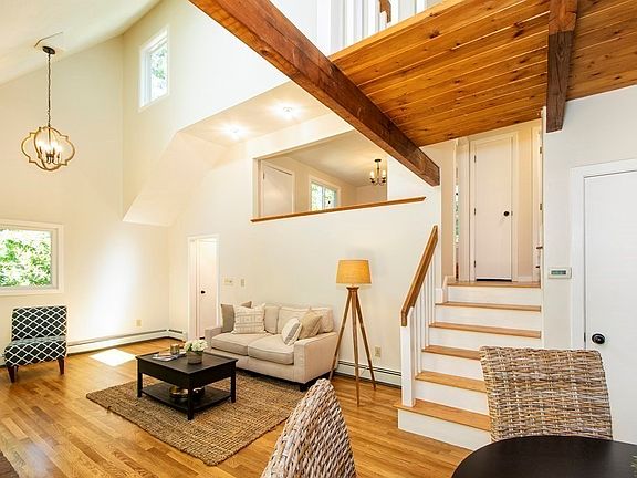 3rd image of 3 Trout Farm Ln