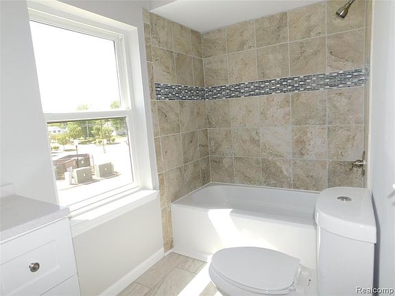 4th image of 119 B Grand Fowlerville Vlg